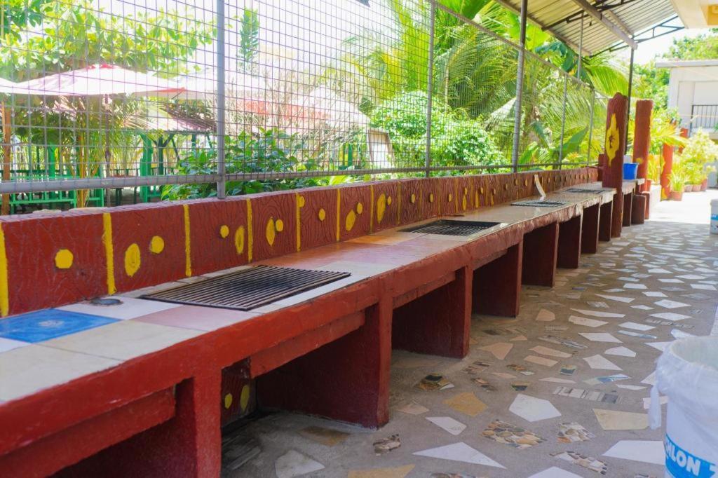 Suzuki Beach Hotel Olongapo Eksteriør billede