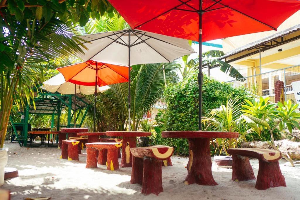 Suzuki Beach Hotel Olongapo Eksteriør billede