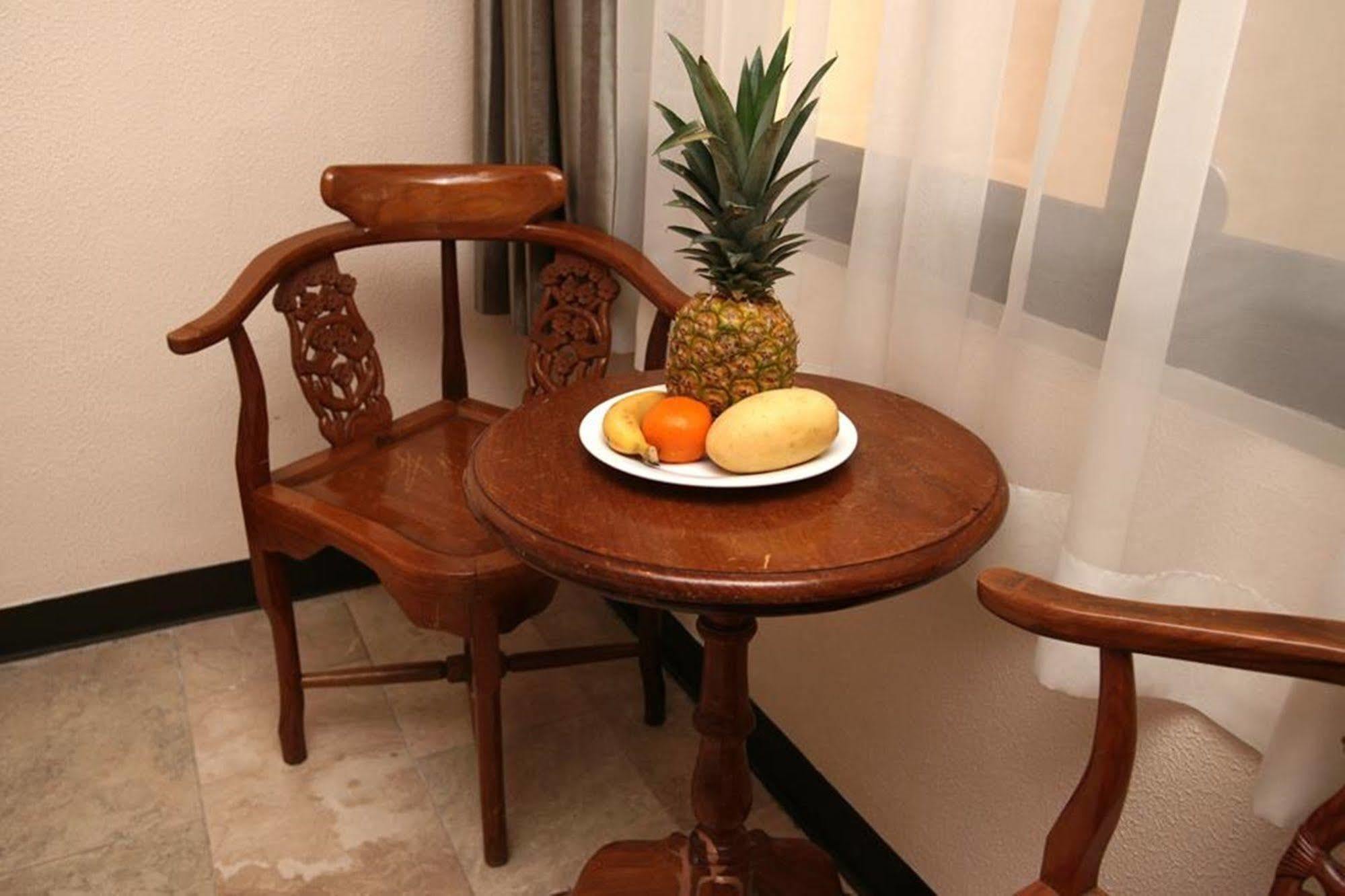 Suzuki Beach Hotel Olongapo Eksteriør billede