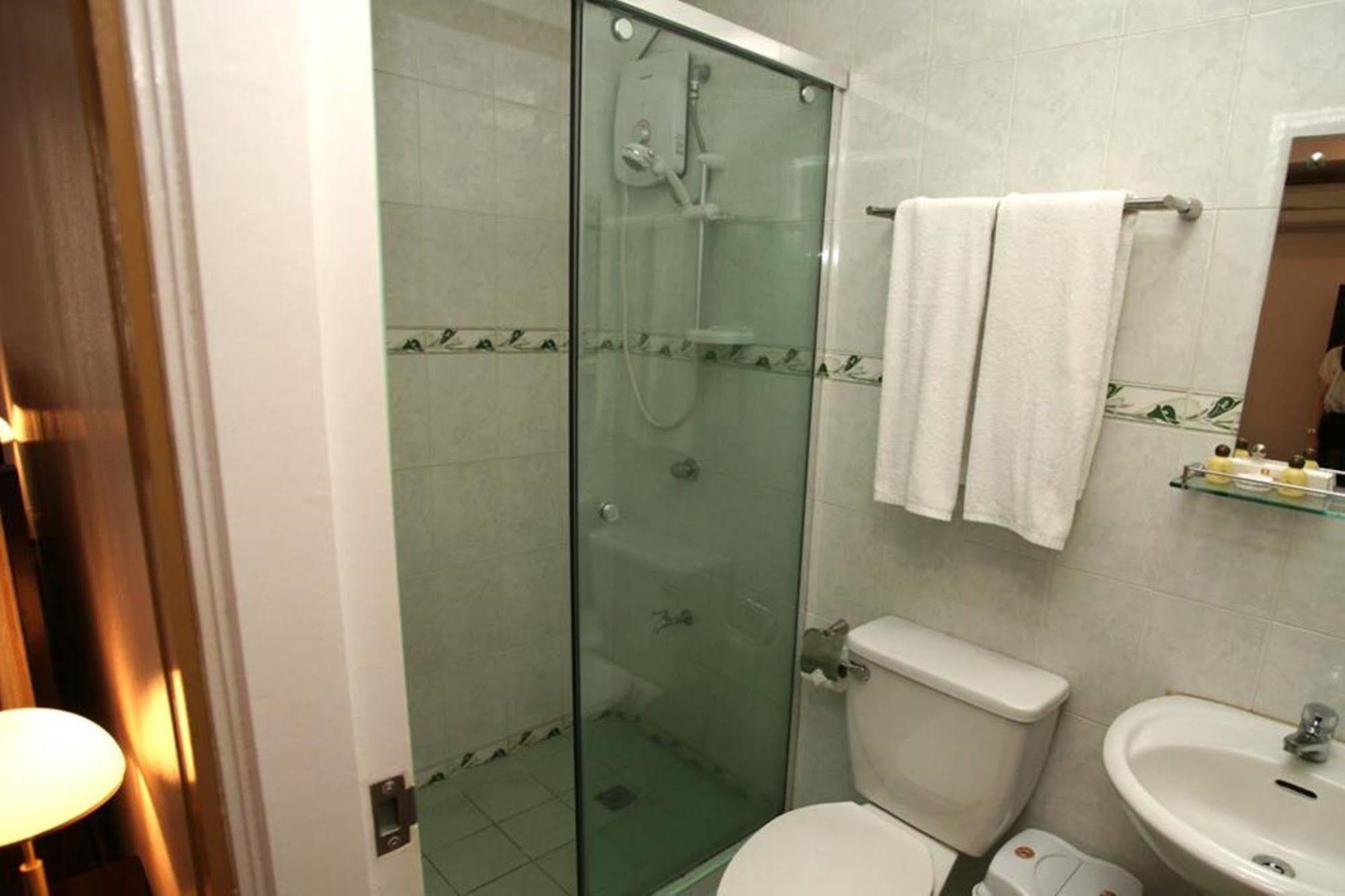 Suzuki Beach Hotel Olongapo Eksteriør billede